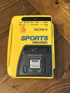 Vintage Sony gelb Sport Walkman WM-AF58 Radio Kassetten Abspielgerät Solar Alarm - Bild 1 von 9