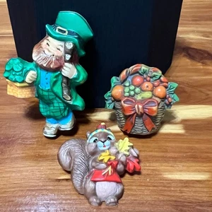 Vintage Punze Karten Brosche Anstecknadel Herbst Ernte Korb Eichhörnchen Kobold - Bild 1 von 11