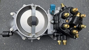 Mercedes-Benz Air Flow Meter 0438120014 & Fuel Distributor 0438100011 - Picture 1 of 5