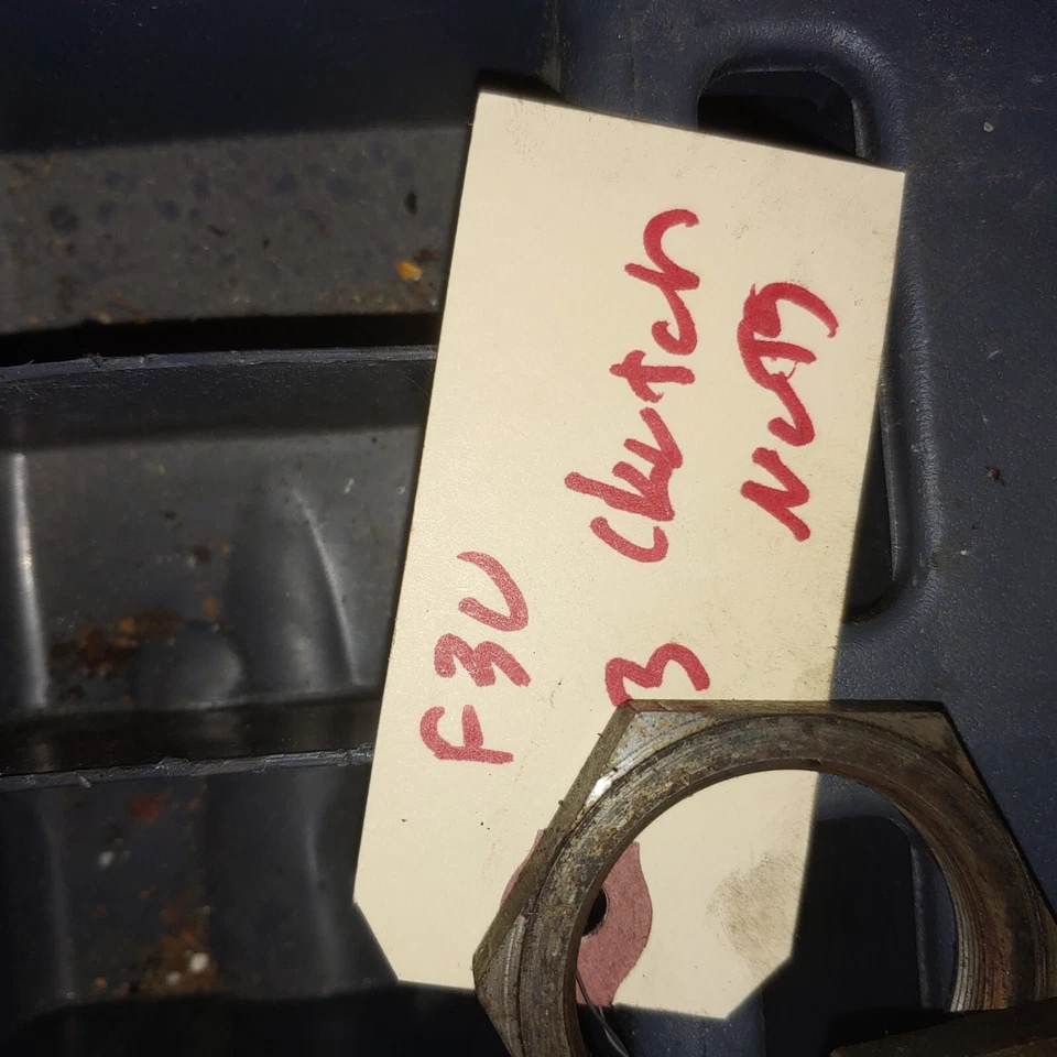 Tuercas de piñón de transmisión por correa delantera Harley Davidson 3ea F30 Foto 1 de 3