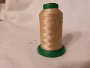Amann Isacord 40 100% Polyester 1094 Yds Color#1172 Ivory - Picture 1 of 2