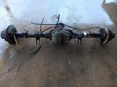 2002-2004 Ford F250 Super Duty Rear Axle Assembly 3.73 Ratio, ID: V414C; 257K - Изображение 1 из 4