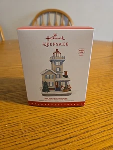 Hallmark 2015 HOLIDAY LIGHTHOUSE Ornament 4th In Series - Picture 1 of 3