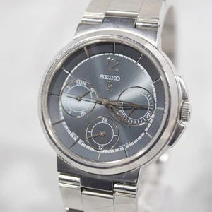 Seiko Lukia 5Y89-0B70 Donna Quarzo Daydate Quadrante Nero Batteria Nuova - Foto 1 di 15