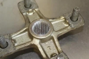 Yamaha Warrior wheel hub's 2 - Picture 1 of 5