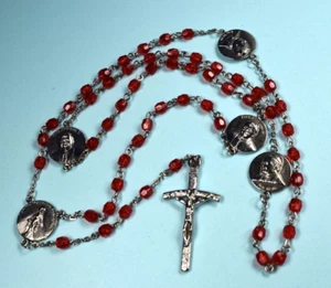 Vintage katholischer roter facettierter Perlen Rosenkranz, Kruzifix Papst Johannes Paul II. - Bild 1 von 7