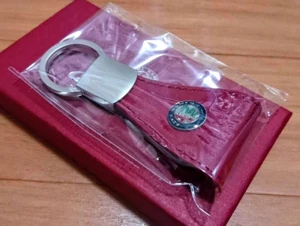 Llavero Alfa Romeo Original Novedad Rojo Cuero de Vaca Cuero Inoxidable wz/Caja Raro - Imagen 1 de 10