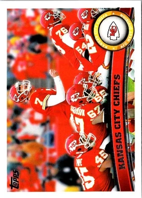 2011 Topps Kansas City Chiefs (Matt Cassel and Offensive Line) Football Card - Image 1 of 2