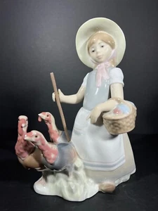 Retired Lladro Porcelain Figurine # 1180 "Girl With Turkeys" - Picture 1 of 9