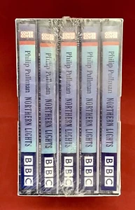 Phillip Pullman Cassette Tapes BBC Northern Lights Box Set Sealed - Foto 1 di 5