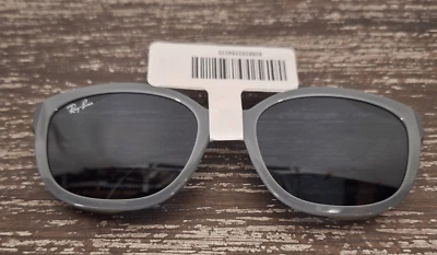 Gafas de sol Ray Ban Kids RB1632 con clip base biológica - gris oscuro sobre goma verde Foto 1 de 3