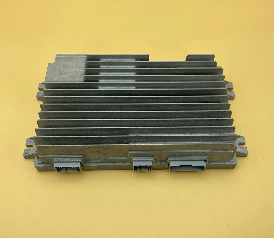 Усилитель стерео Lincoln MKS MKZ THX4 2009-2016 8A5T-18B849-CD - Изображение 1 из 4