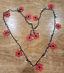 Gehockte rote Boho Halskette Mohn Lariat - Bild 1 von 3