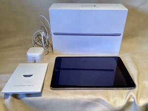 Apple iPad Mini 3rd Generation 64GB Space Grey Wi-Fi - Picture 1 of 3