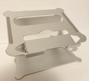 Supporto Portatile Regolabile in Alluminio per MacBook o Notebook - Foto 1 di 9