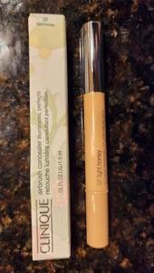 Clinique Airbrush Concealer Shade - 07 LIGHT HONEY - Full Size 1.5ml New In Box - Picture 1 of 4