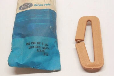 Nuevo de Lote Antiguo Ford Granada 1978 Interior Cinturón de Seguridad Bisel FoMoCo D7DZ-62611B90-B Foto 1 de 4