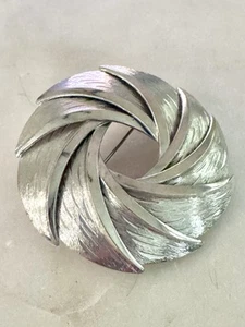 Vintage Swirl Pinwheel Brooch Brushed and Polished Silver-Tone Modernist - Picture 1 of 5