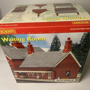 Hornby Skaledale Waiting Room 1/76 Scale Model Building R8530 - Picture 1 of 2