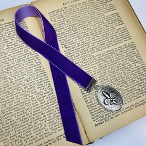 Handmade Velvet Bookmark Repurposed Vintage Jewelry One of a Kind Bookish Gift - Imagen 1 de 3