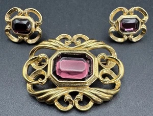 AVON Faux Amethyst/lila Glasstein goldfarbene Brosche mit passenden Ohrstecker - Bild 1 von 8