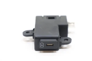 2022 - 2024 KIA EV6 FRONT RIGHT SEAT USB CHARGER ADAPTER PORT OEM 96125CV110WK - Foto 1 di 17