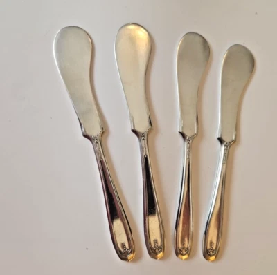 Rogers 1919 CHIPPENDALE Pattern A1 Silverplate  4 Individual Butter Spreaders - Image 1 of 4