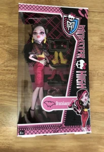 Monster High Doll NEU DRACULAURA I Heart Schuhe Love - Neu im Karton - Bild 1 von 2