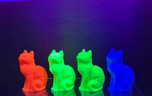 UV Glow Friends Gracie the Sitting Cat Bundle Blacklight Cabinet Figures - Picture 1 of 4
