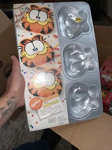 Vintage Garfield Cat 6 Mini Cake Baking Pan Mold molds 1978 New Wilton Co - Picture 1 of 2