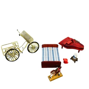 Puppenstube Möbel Miniatur Bett Klavier Vase Karussell Pferd Gold Fahrrad Tasse - Bild 1 von 9