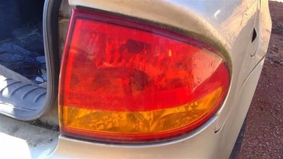 Cuarto de luz trasera derecha para pasajero montado en panel para Oldsmobile Alero 99-04 OEM Foto 1 de 4