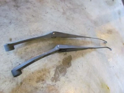 2006 Subaru Forester XT Windshield Wiper Arms Set - Image 1 of 2