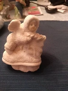 Blue eyed Snowbaby on large basket figurine 3w x4l, mint condition - Picture 1 of 5
