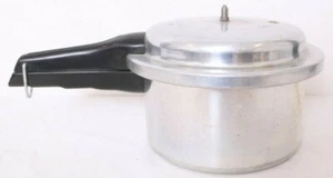 Vtg Mirro-Matic USA Aluminum 4 QT. Cooking W/ Lid Handled Pressure Pan Pot - Picture 1 of 9