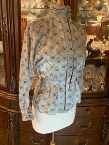 TESS SEIDIGES TOP SATIN BLUSE Hemd VINTAGE hoher Kragen PARIS MILANO elegant 1970 - Bild 1 von 12