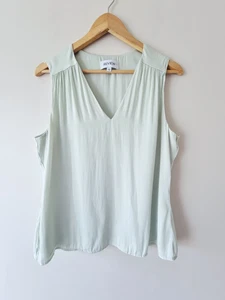 REVIEW Pale Green Sleeveless Blouse Top SIZE 12 v-neck - Picture 1 of 4