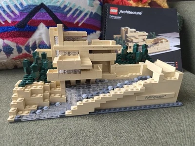 LEGO ARCHITECTURE: Fallingwater (21005) - Image 1 of 4