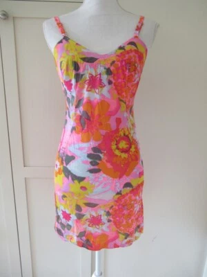 Vintage VANITY FAIR Mod Retro Pink Floral Full-Slip Size XS 32 Nylon - Image 1 of 4