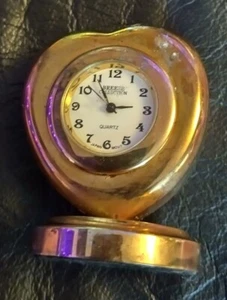 Heart Gold Tone clock MINIATURE VTG 50s 60s STANDS NOT TESTED Breeze collection - Picture 1 of 4
