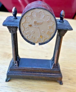 Vintage Die Cast Metal Miniature . Solid Lion - Picture 1 of 2