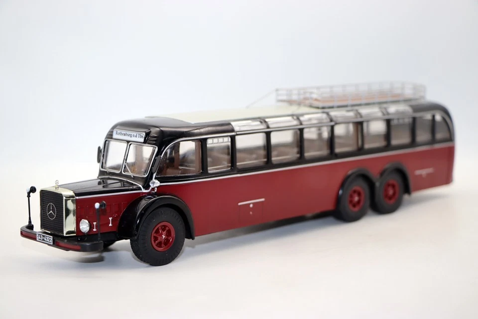 Premium Classixxs 1/43 Mercedes-Benz O10000 (red/black) Bus Diecast Toy Model - Image 1 of 4