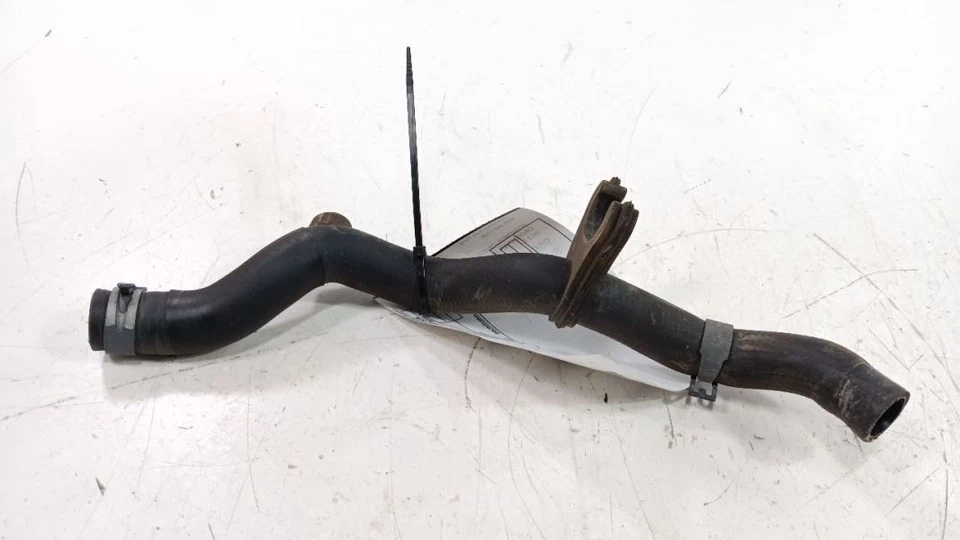 Tubo cruzado línea refrigerante Volkswagen Golf 2010 2011 2012 2013 2014 Foto 1 de 4