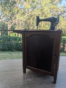 Anitque New age singer sweing machine - Picture 1 of 13