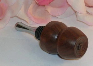 New Hand Crafted / Turned Eastern Walnut Wood Wine Bottle Stopper Great Gift - Picture 1 of 3