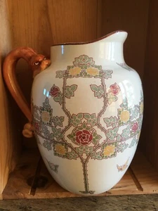 Broc Sarreguemines décor art nouveau de roses et papillons, anse tritons, 28 cm - Picture 1 of 11