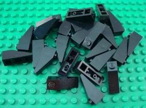 LEGO Lot of 25 Black 3x1 Slopes - Picture 1 of 1