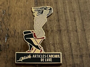 PIN PINS SEXY PIN-UP ARTICLE DE LUXE LINGERIE  VERSION DORE a1 - Picture 1 of 1