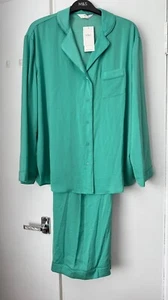 GORGEOUS BNWT M&S DREAM SATIN BRIGHT GREEN REVERE PYJAMAS 10 - Picture 1 of 3