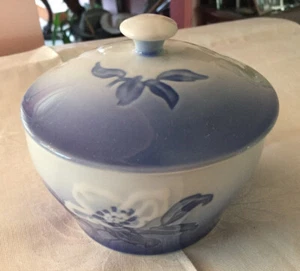 Bing & Grøndahl “Christmas Rose”Blue&White Sugar/Trinket Bowl.Copenhagen.Denmark - Picture 1 of 11